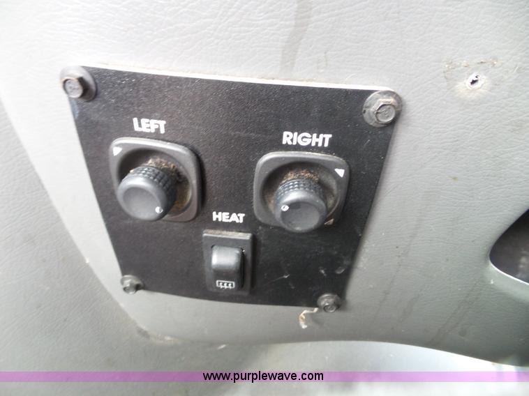 image for item J4038 2007 Ford E350 Super Duty shuttle bus