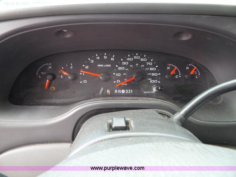 image for item J4038 2007 Ford E350 Super Duty shuttle bus