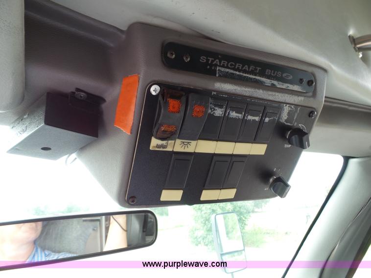 image for item J4038 2007 Ford E350 Super Duty shuttle bus