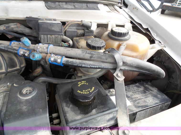 image for item J4038 2007 Ford E350 Super Duty shuttle bus