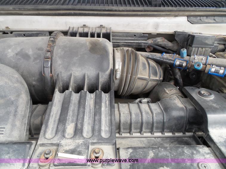 image for item J4038 2007 Ford E350 Super Duty shuttle bus