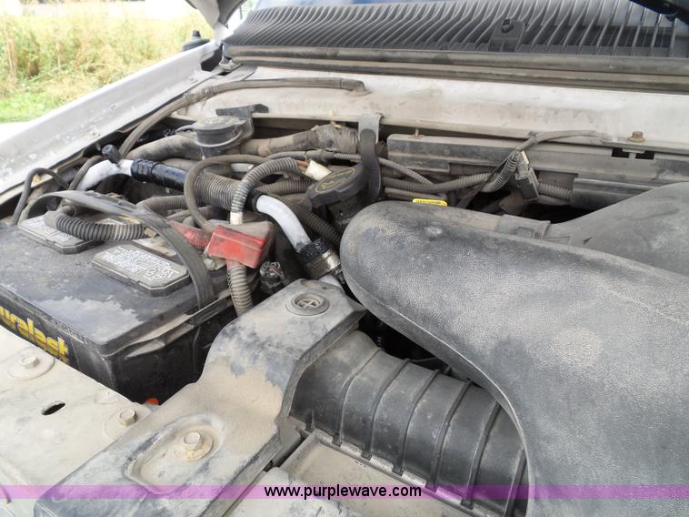 image for item J4038 2007 Ford E350 Super Duty shuttle bus