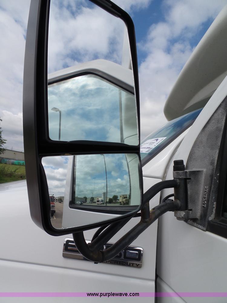 image for item J4038 2007 Ford E350 Super Duty shuttle bus