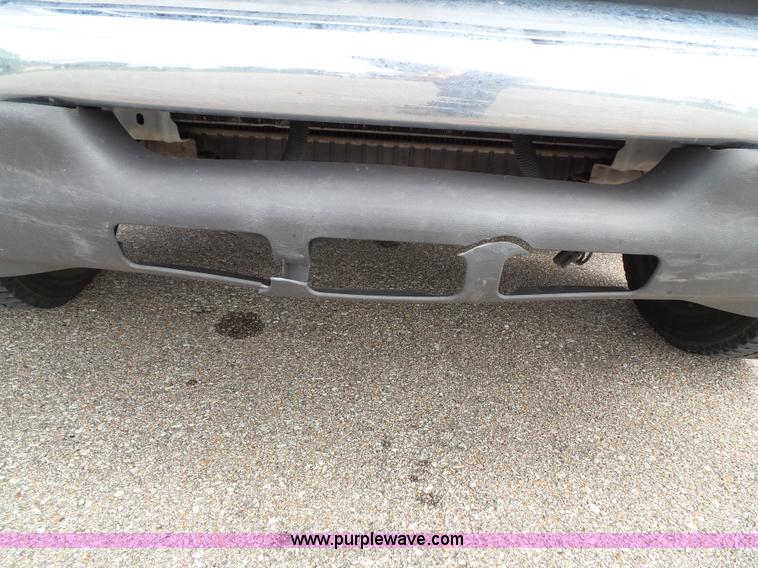 image for item J4038 2007 Ford E350 Super Duty shuttle bus