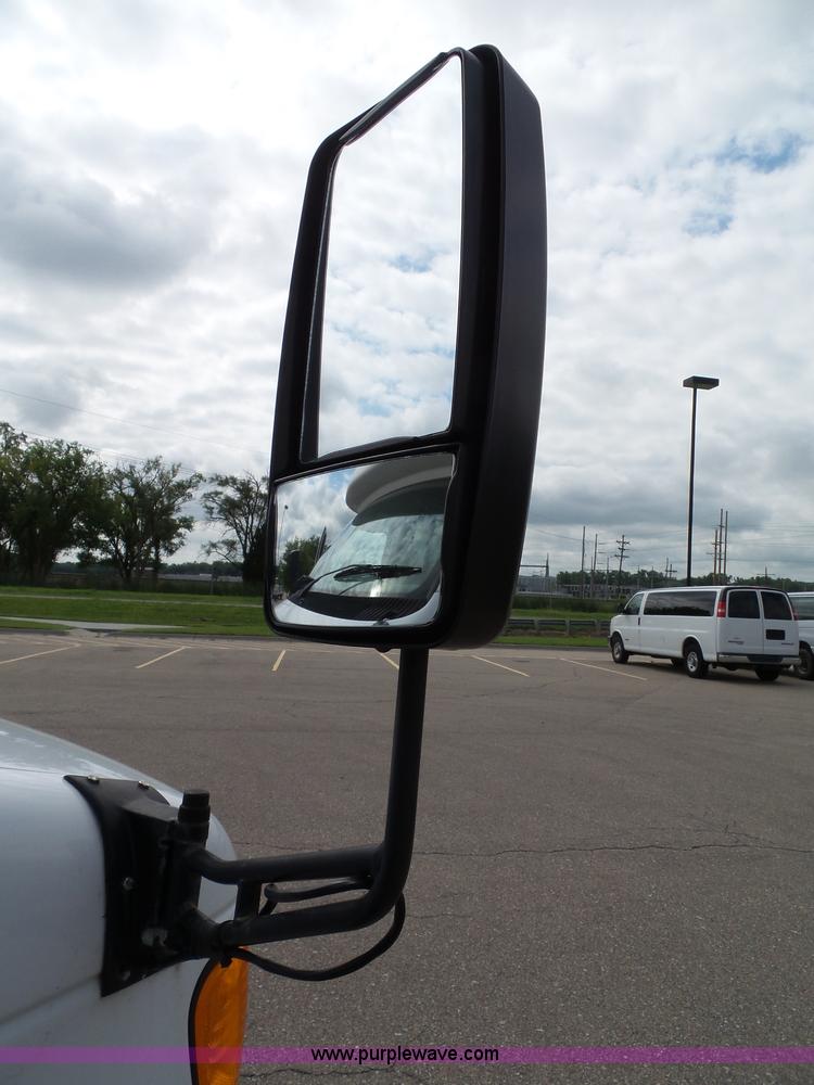 image for item J4038 2007 Ford E350 Super Duty shuttle bus