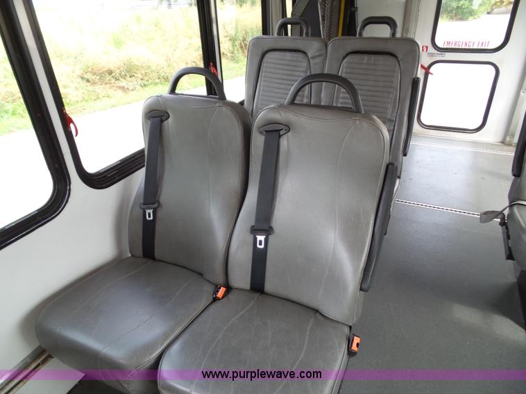 image for item J4038 2007 Ford E350 Super Duty shuttle bus