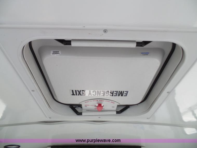 image for item J4038 2007 Ford E350 Super Duty shuttle bus