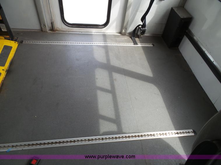 image for item J4038 2007 Ford E350 Super Duty shuttle bus