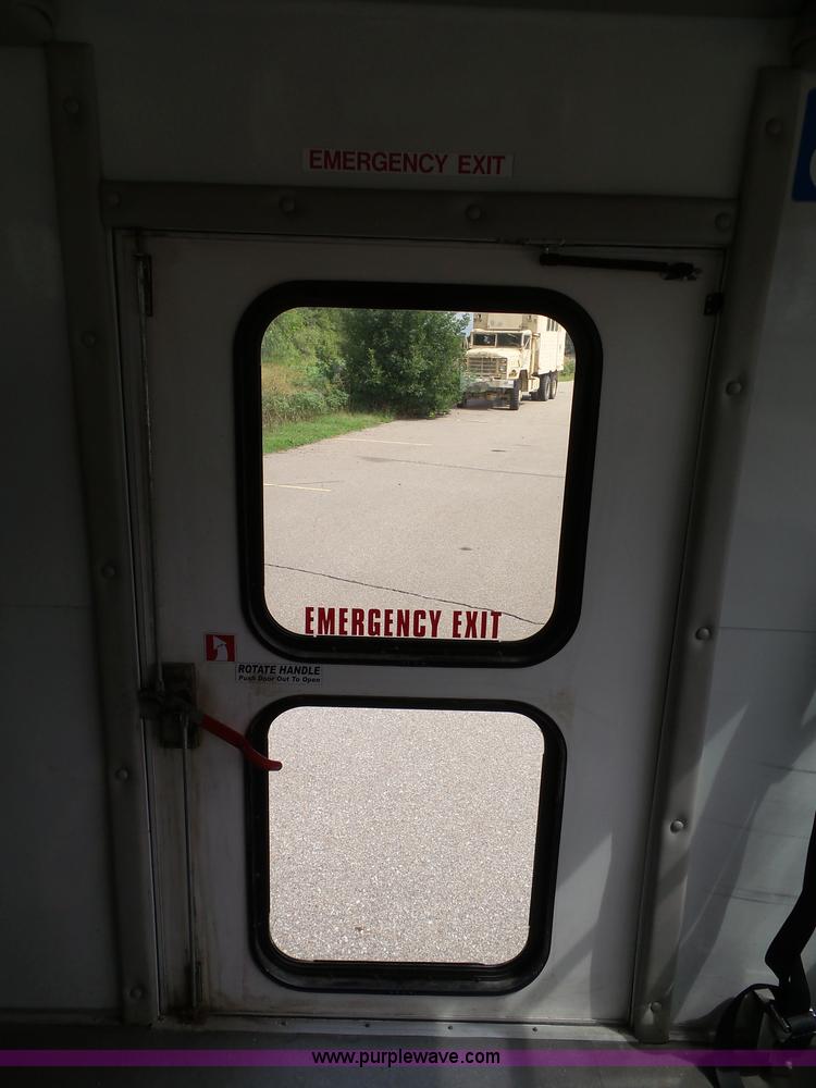 image for item J4038 2007 Ford E350 Super Duty shuttle bus