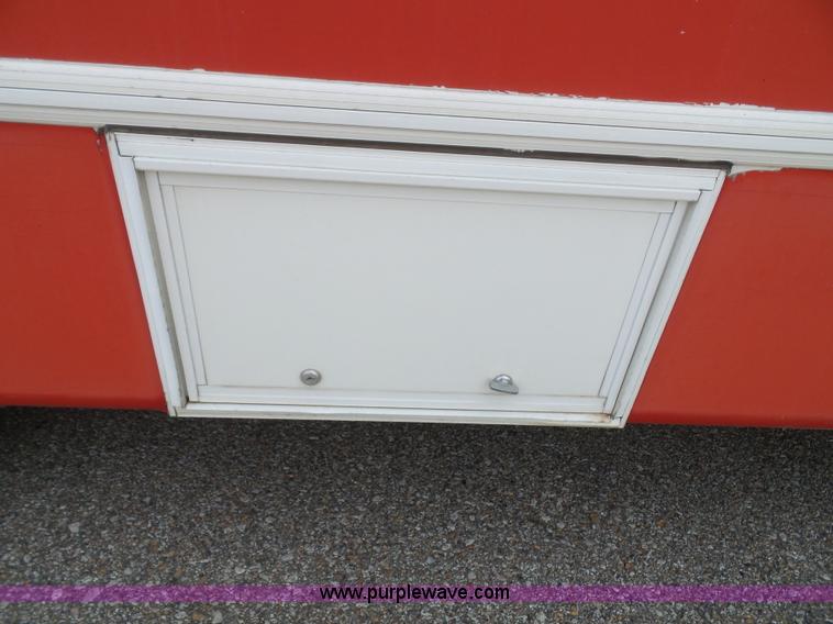 image for item J4038 2007 Ford E350 Super Duty shuttle bus