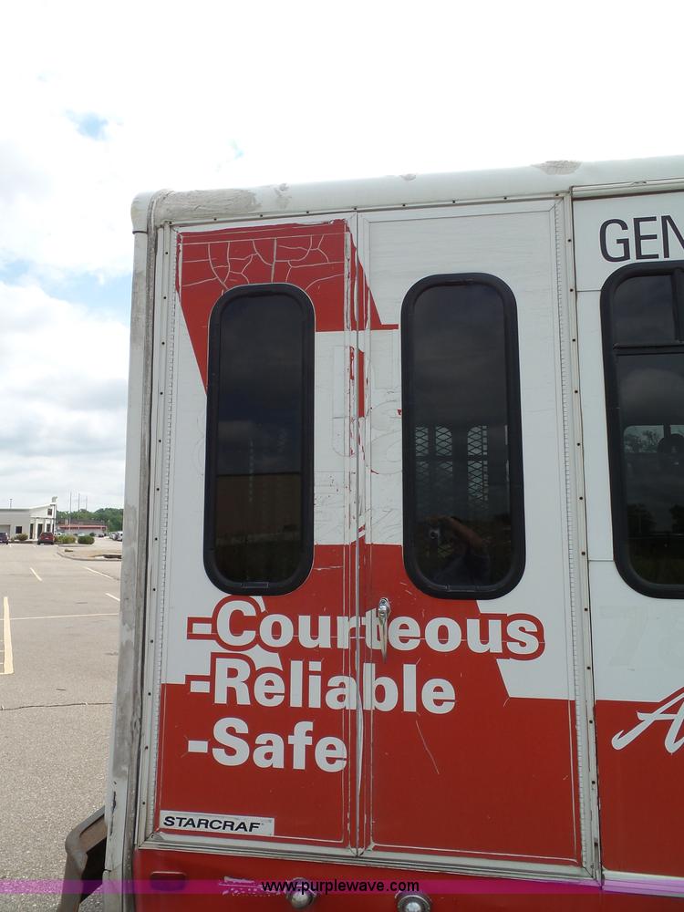 image for item J4038 2007 Ford E350 Super Duty shuttle bus