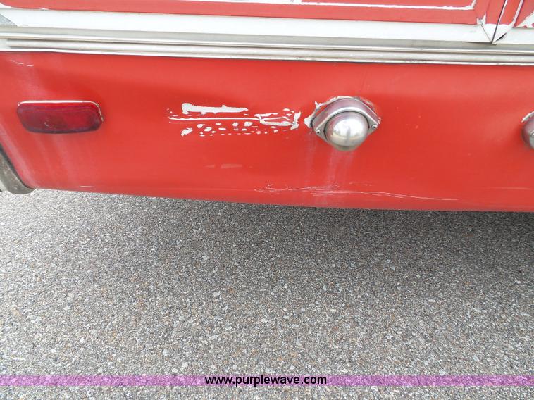 image for item J4038 2007 Ford E350 Super Duty shuttle bus