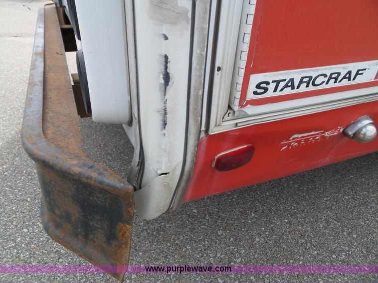 image for item J4038 2007 Ford E350 Super Duty shuttle bus