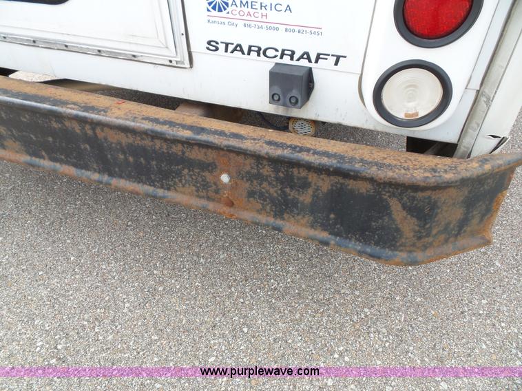 image for item J4038 2007 Ford E350 Super Duty shuttle bus