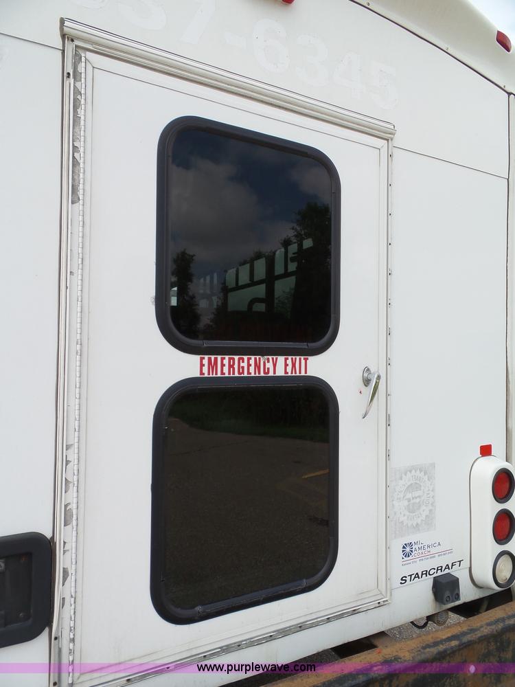 image for item J4038 2007 Ford E350 Super Duty shuttle bus