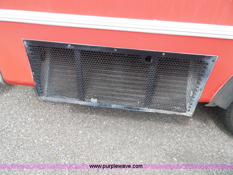 image for item J4038 2007 Ford E350 Super Duty shuttle bus