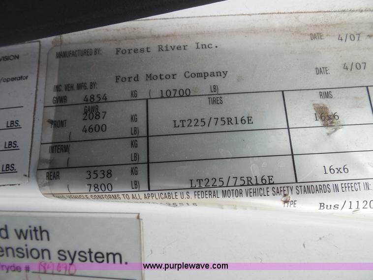 image for item J4038 2007 Ford E350 Super Duty shuttle bus