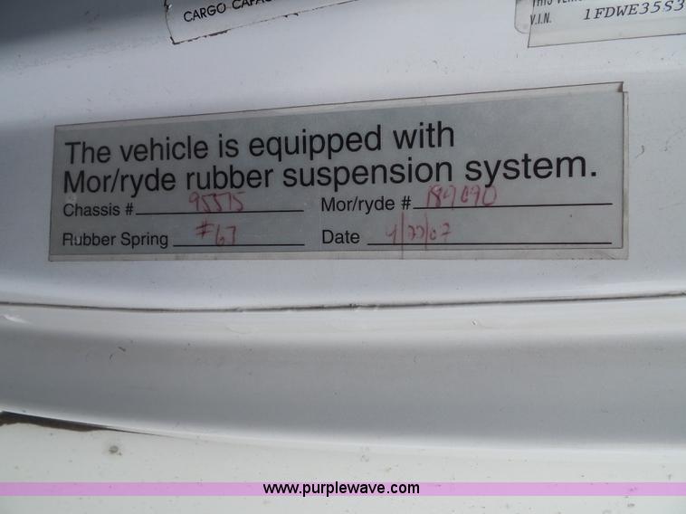 image for item J4038 2007 Ford E350 Super Duty shuttle bus