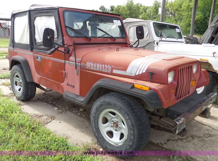 image for item J4040 1987 Jeep Wrangler SUV