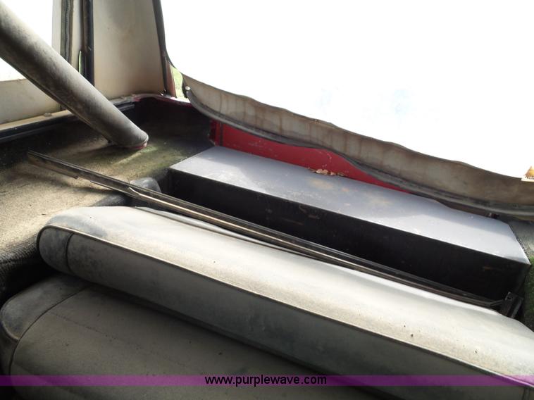 image for item J4040 1987 Jeep Wrangler SUV