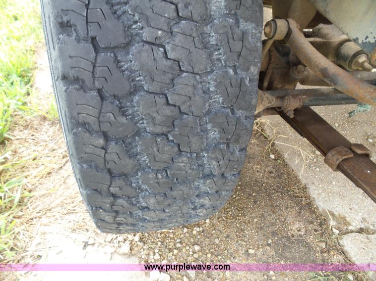 image for item J4040 1987 Jeep Wrangler SUV