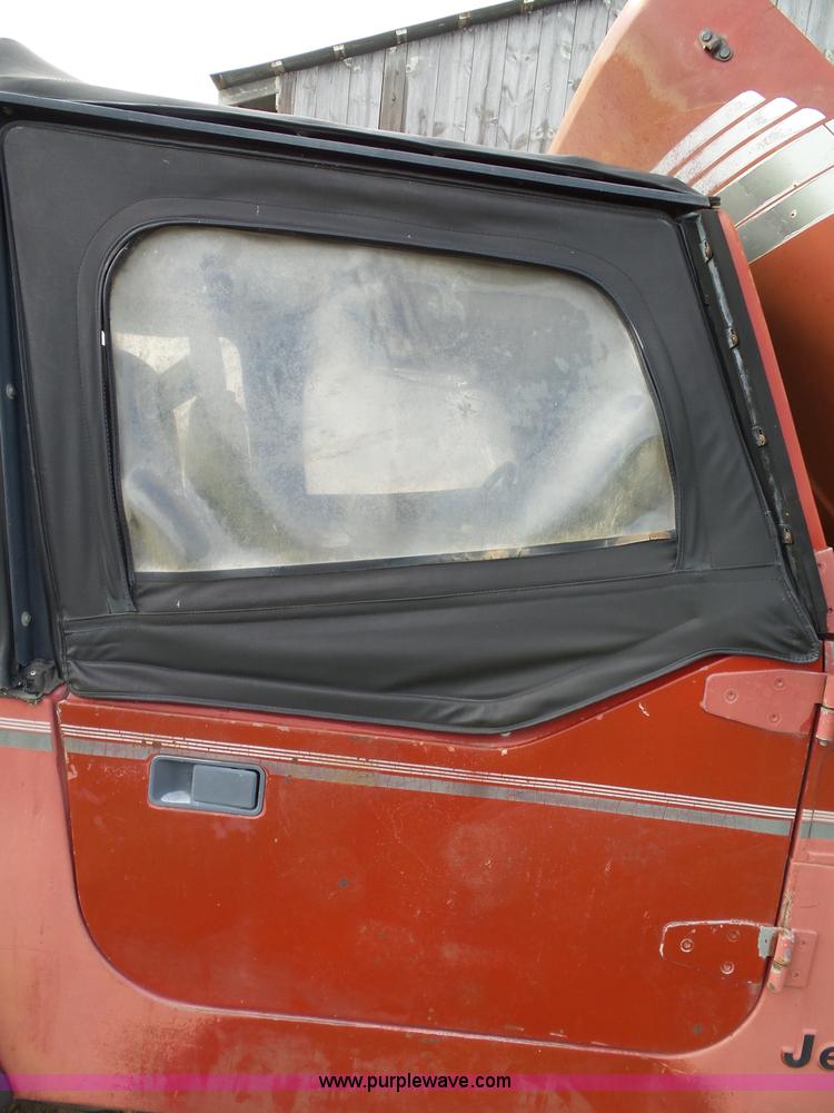 image for item J4040 1987 Jeep Wrangler SUV