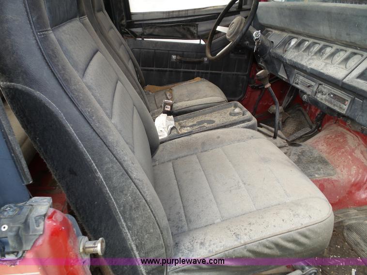 image for item J4040 1987 Jeep Wrangler SUV