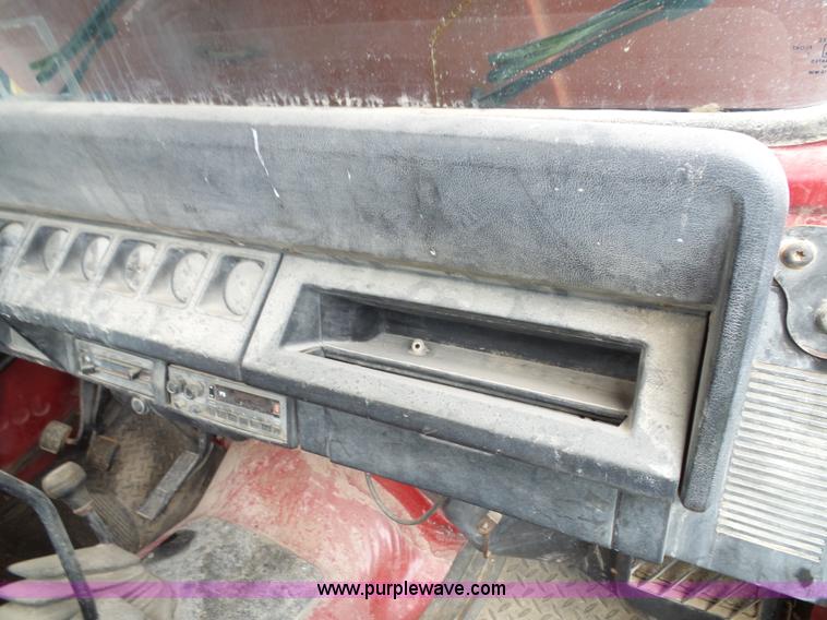 image for item J4040 1987 Jeep Wrangler SUV