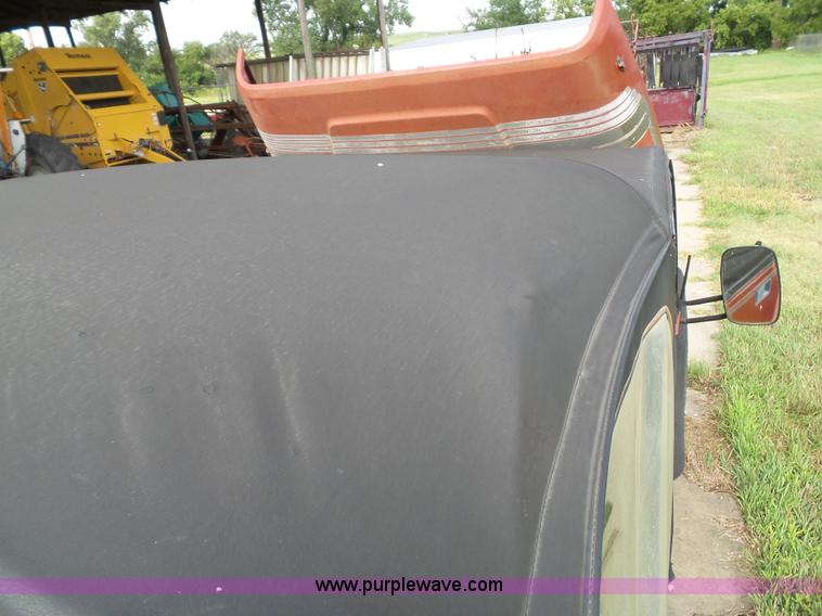 image for item J4040 1987 Jeep Wrangler SUV