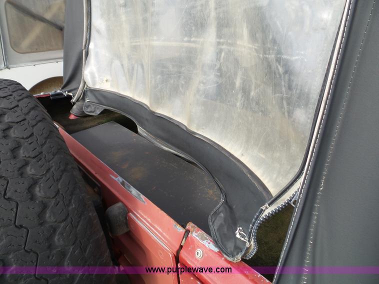 image for item J4040 1987 Jeep Wrangler SUV