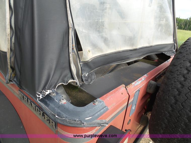 image for item J4040 1987 Jeep Wrangler SUV