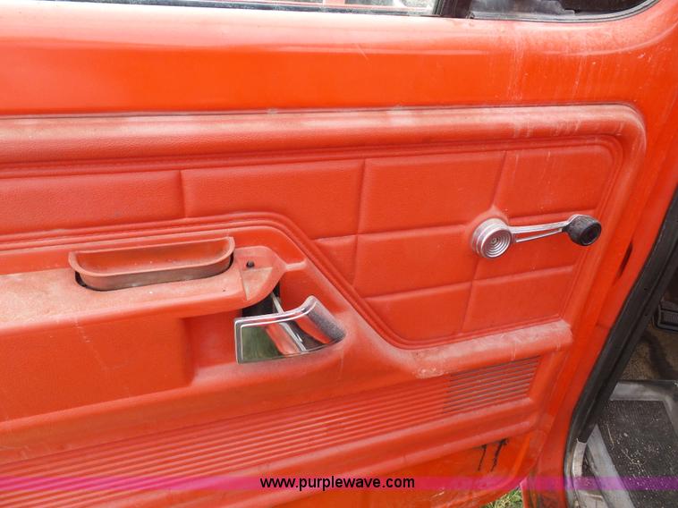 image for item J4042 1975 Ford F150 Custom pickup truck