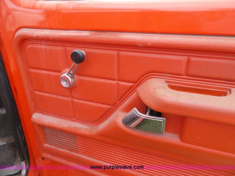 image for item J4042 1975 Ford F150 Custom pickup truck