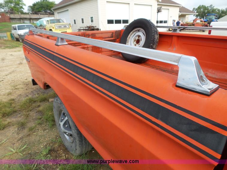 image for item J4042 1975 Ford F150 Custom pickup truck