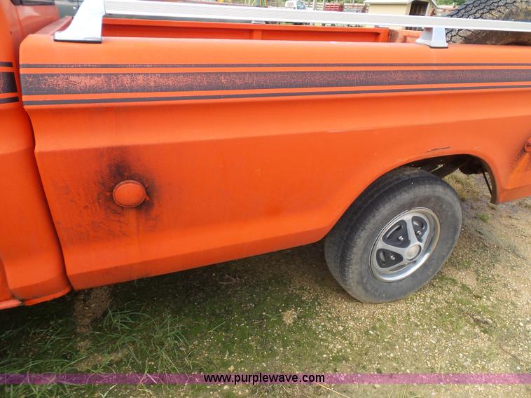 image for item J4042 1975 Ford F150 Custom pickup truck