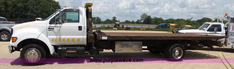 image for item K1184 2001 Ford F650 rollback truck