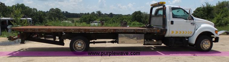 image for item K1184 2001 Ford F650 rollback truck