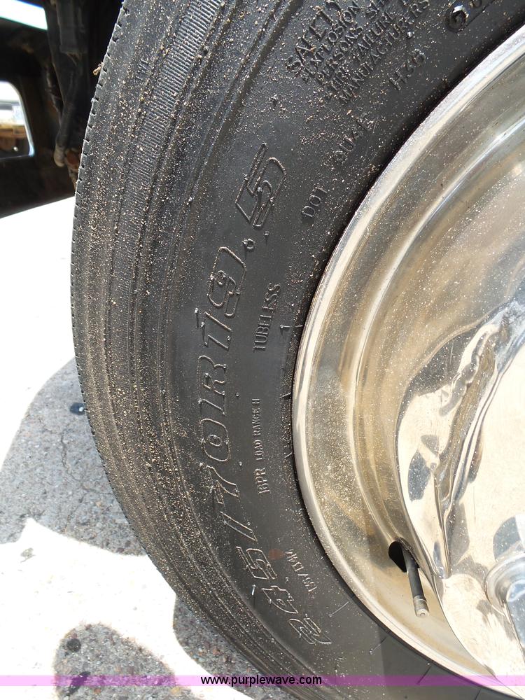 image for item K1184 2001 Ford F650 rollback truck