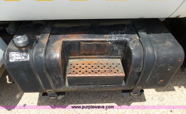 image for item K1184 2001 Ford F650 rollback truck