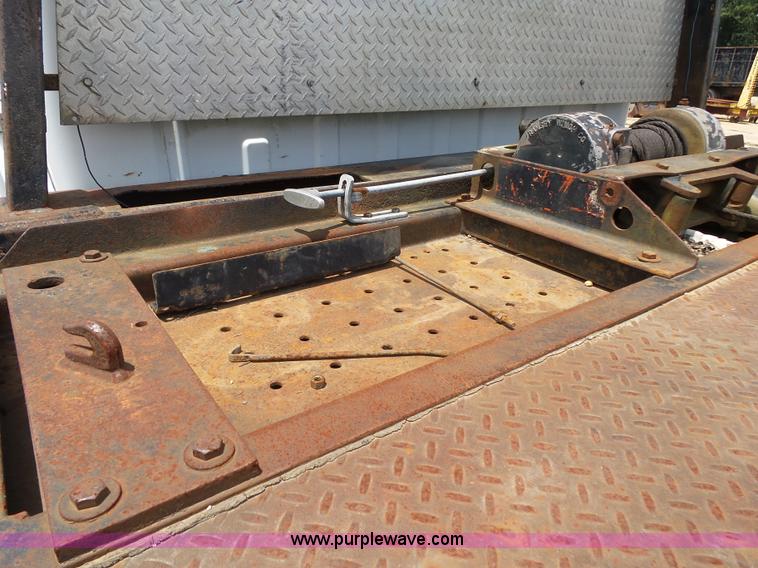 image for item K1184 2001 Ford F650 rollback truck