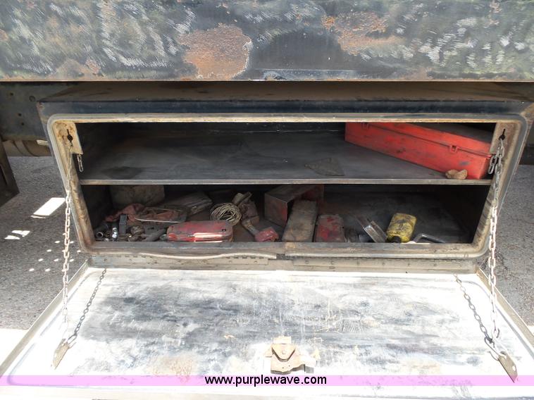 image for item K1184 2001 Ford F650 rollback truck