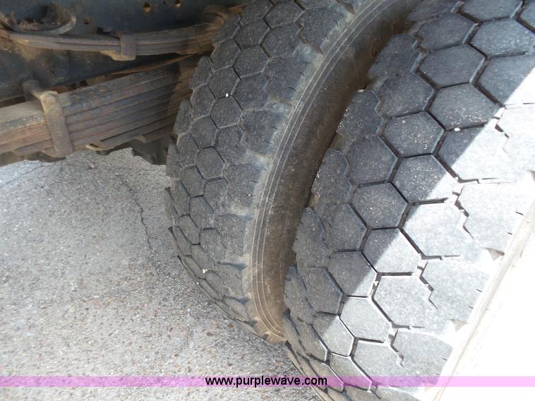 image for item K1184 2001 Ford F650 rollback truck