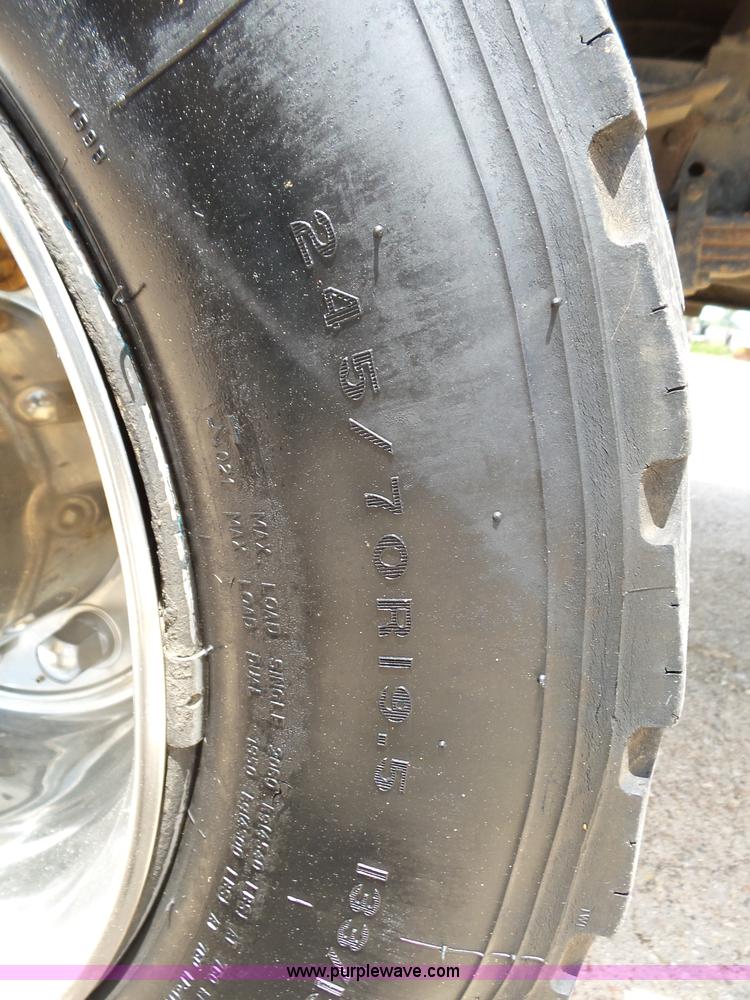 image for item K1184 2001 Ford F650 rollback truck