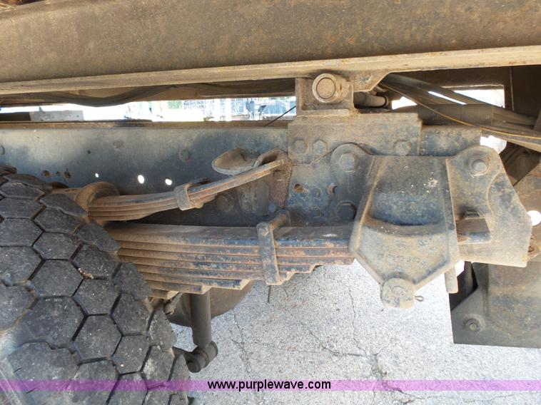 image for item K1184 2001 Ford F650 rollback truck