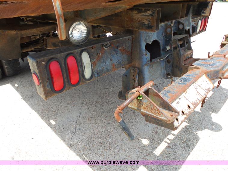 image for item K1184 2001 Ford F650 rollback truck