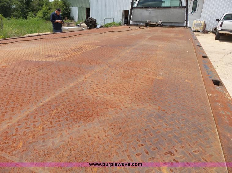 image for item K1184 2001 Ford F650 rollback truck