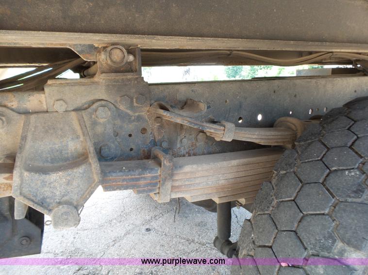 image for item K1184 2001 Ford F650 rollback truck