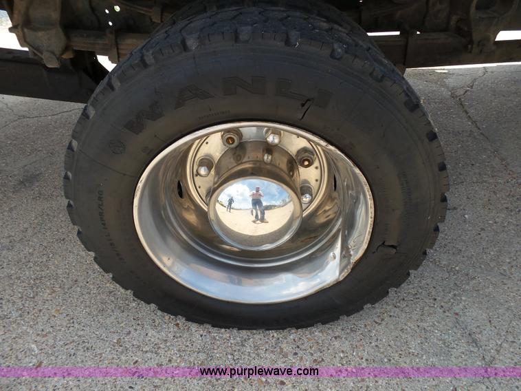 image for item K1184 2001 Ford F650 rollback truck