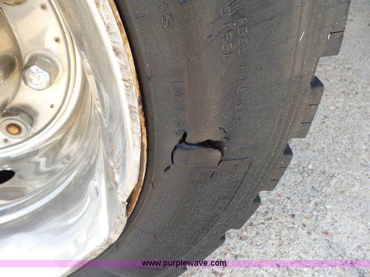 image for item K1184 2001 Ford F650 rollback truck