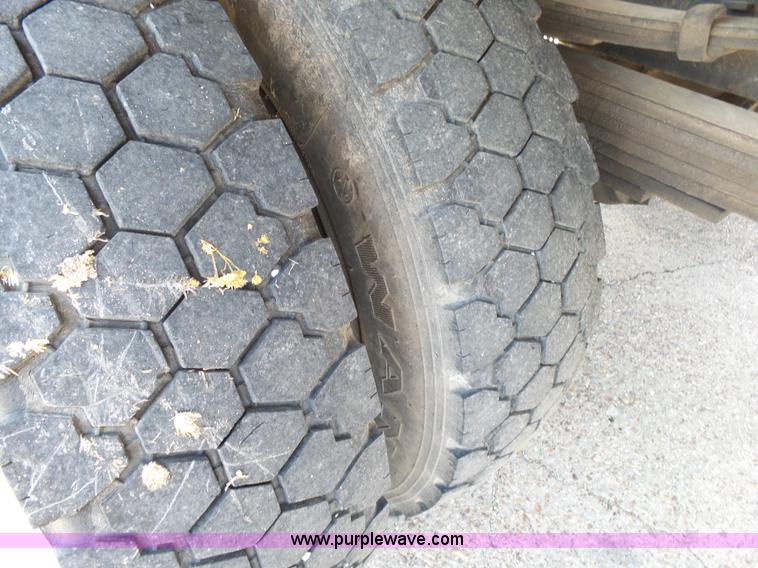 image for item K1184 2001 Ford F650 rollback truck